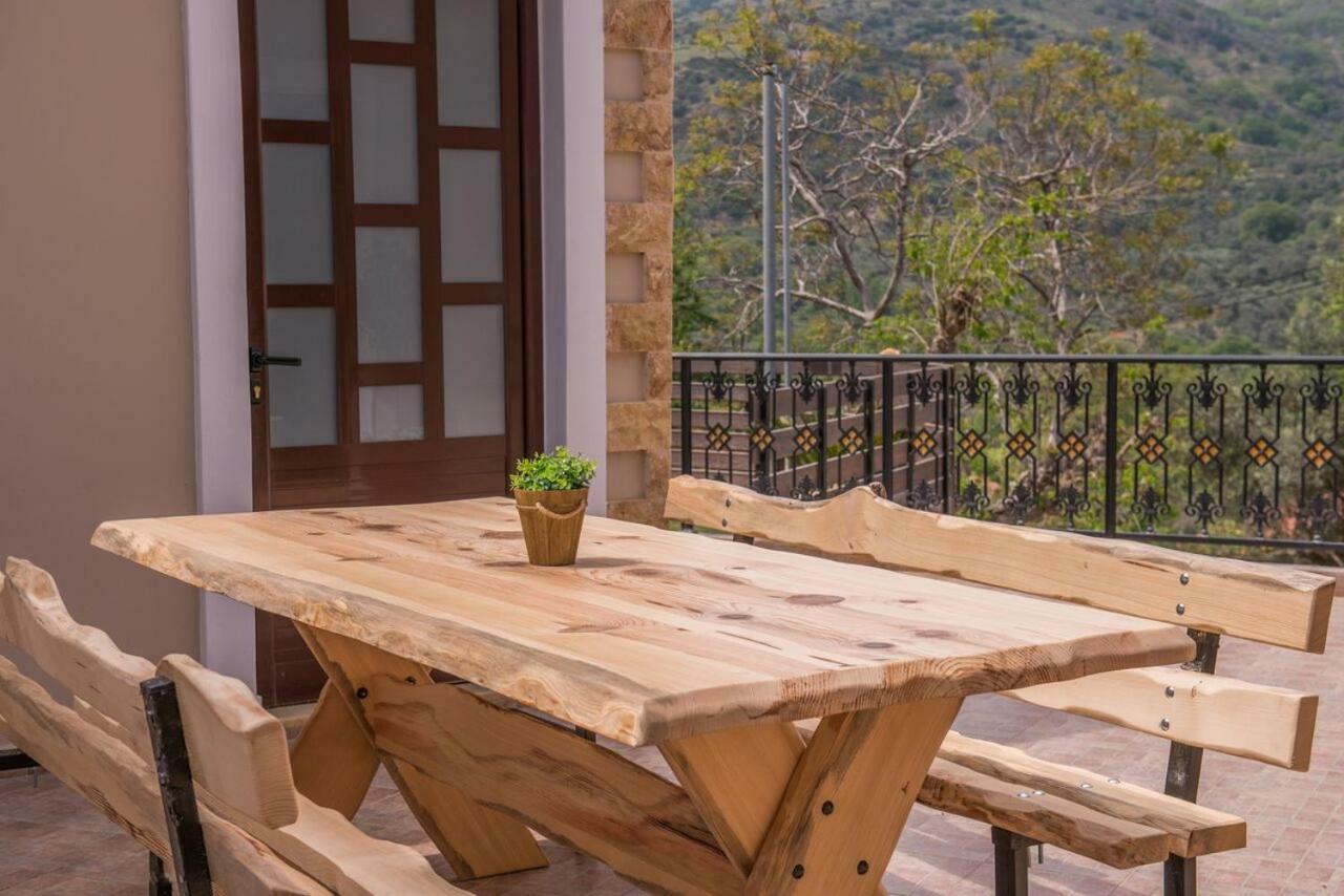 Marika Traditional Home Élos Extérieur photo