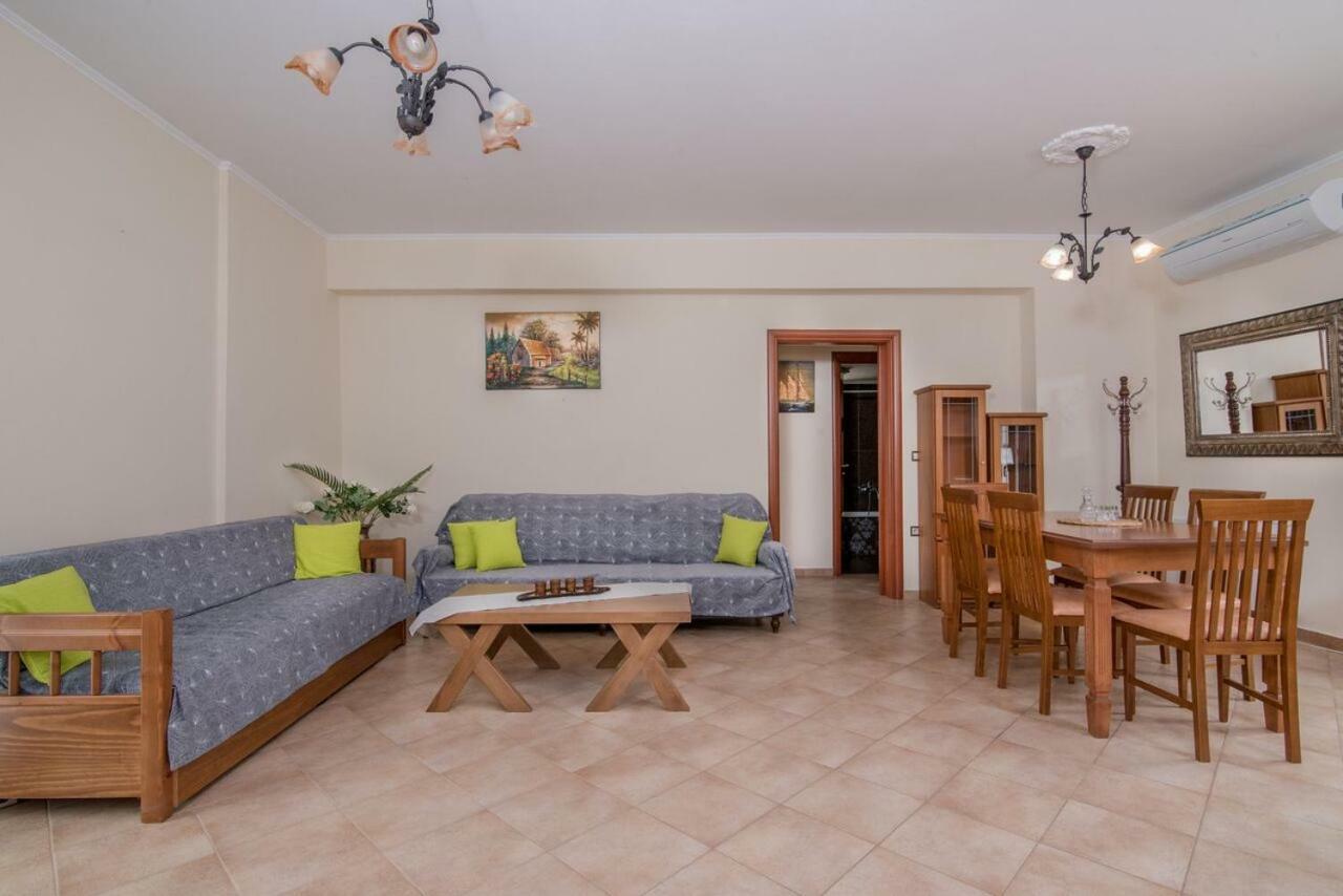 Marika Traditional Home Élos Extérieur photo
