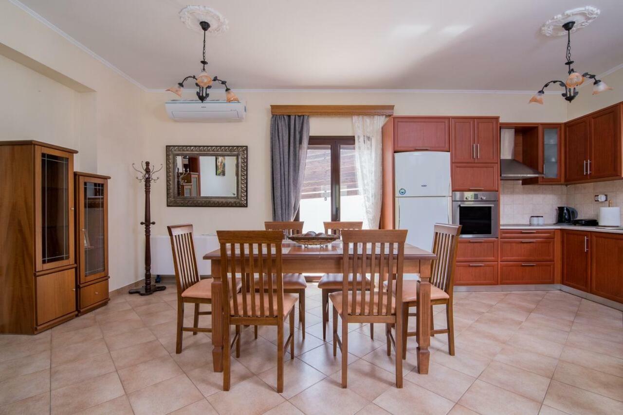 Marika Traditional Home Élos Extérieur photo