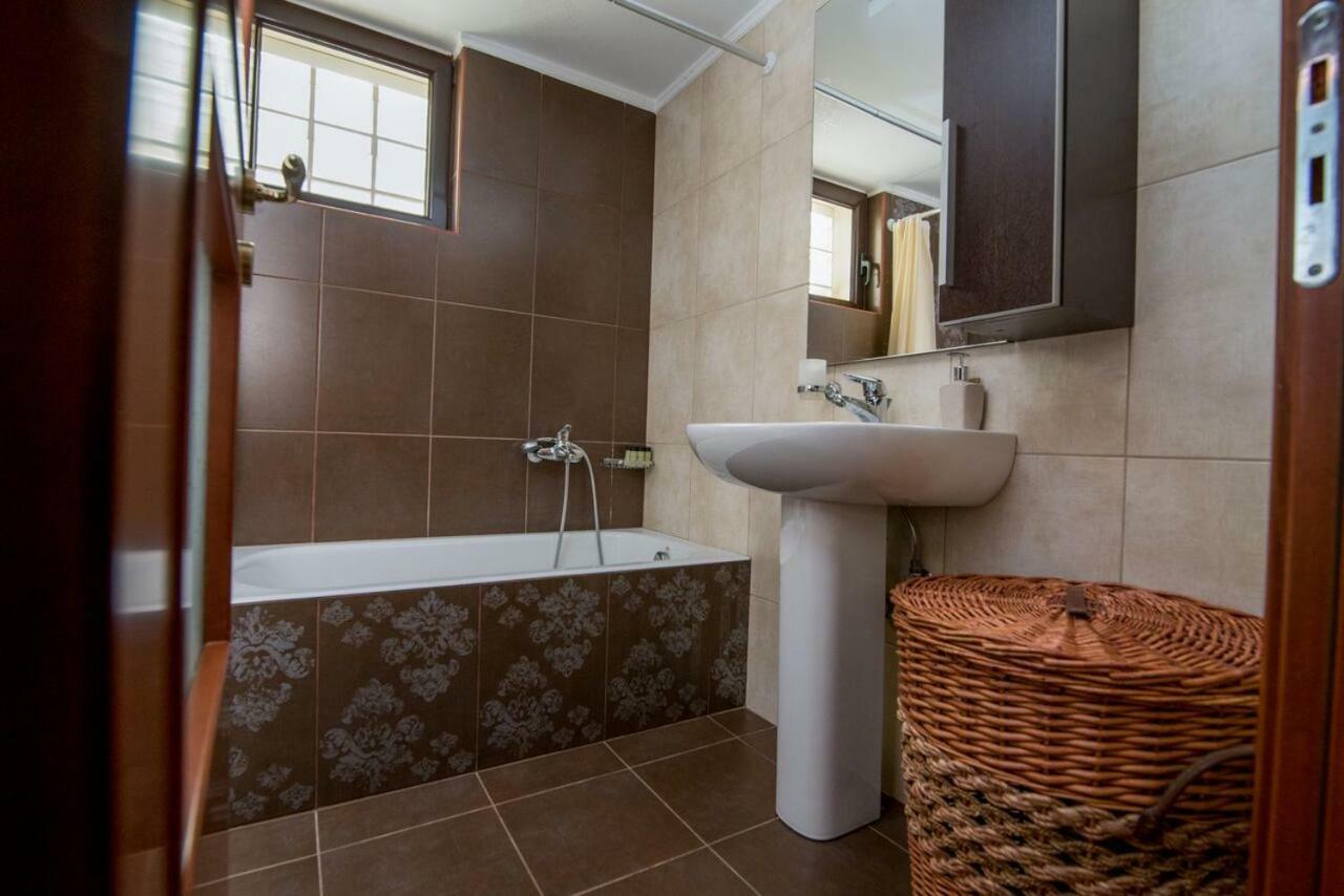 Marika Traditional Home Élos Extérieur photo