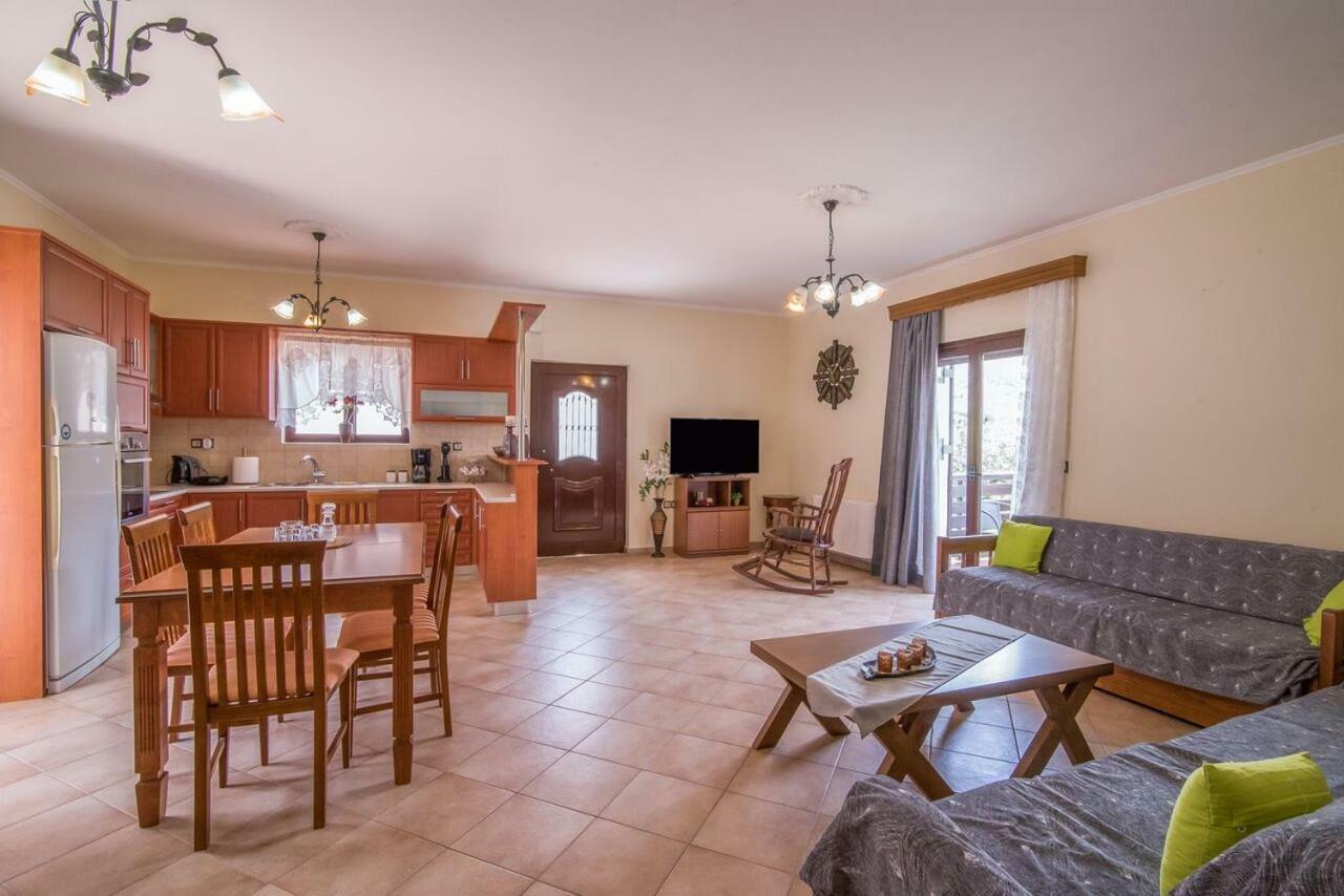 Marika Traditional Home Élos Extérieur photo